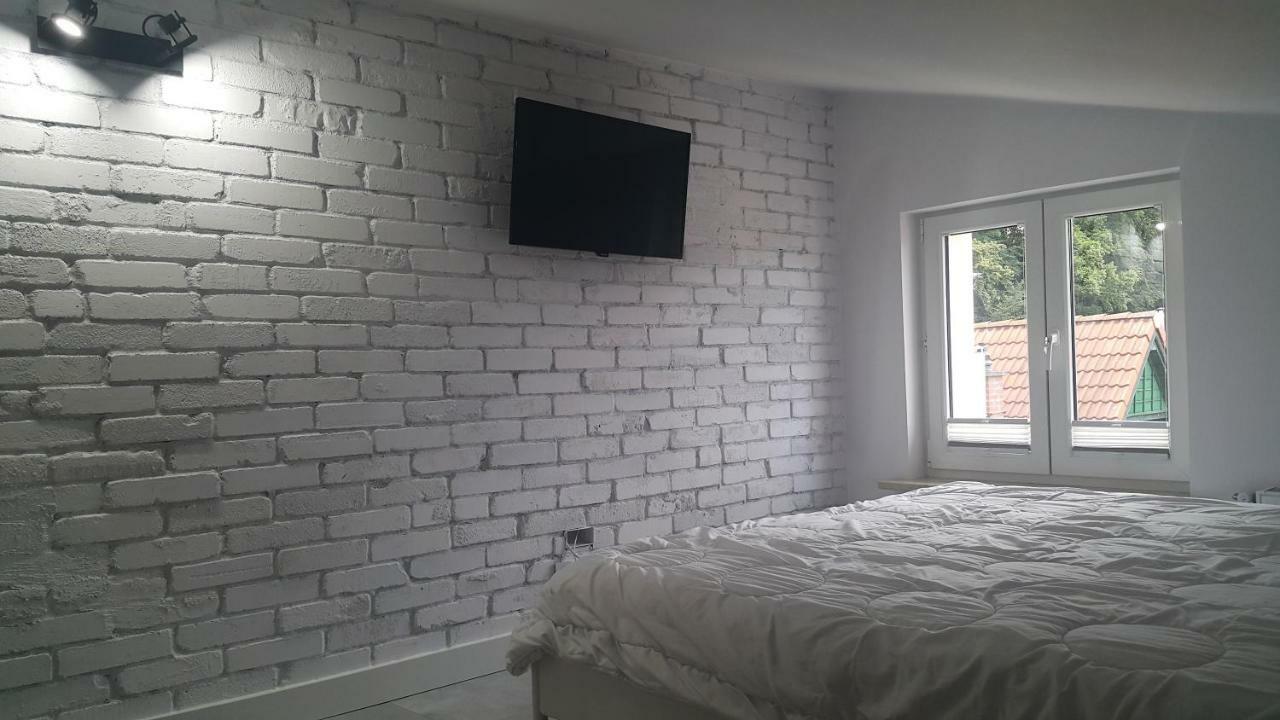 Apartment 4 *