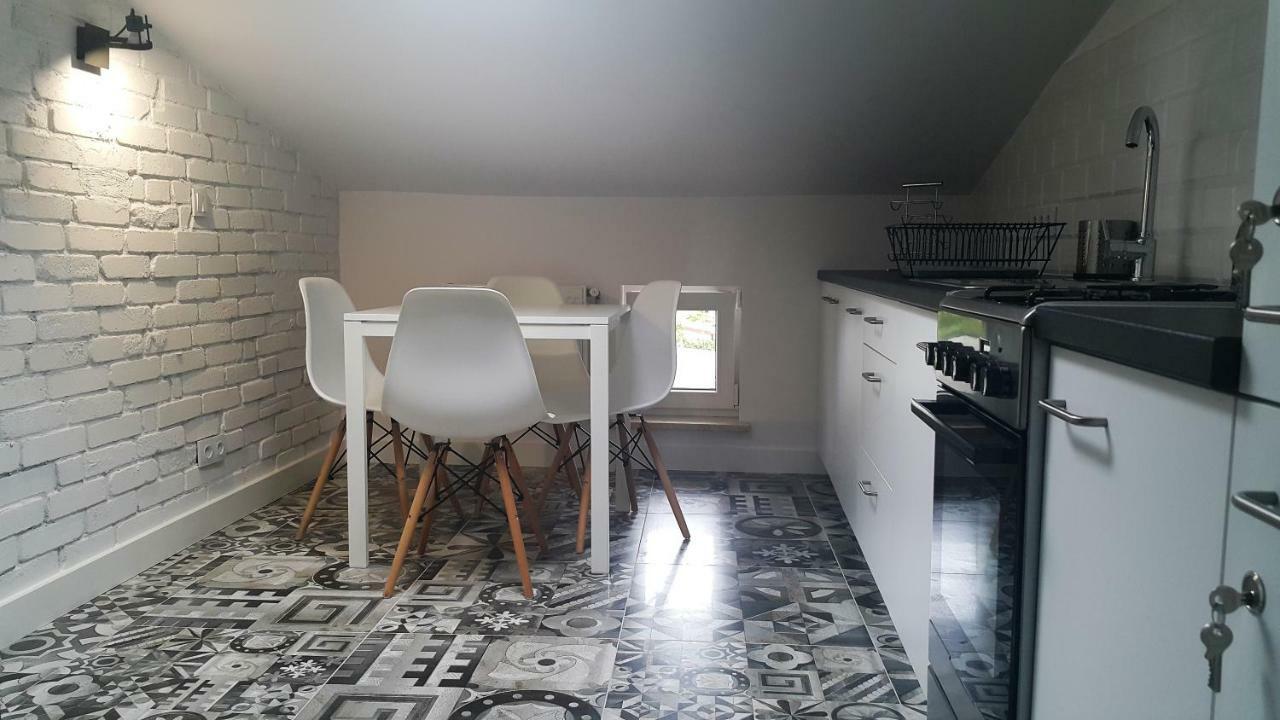 Apartment 4 *